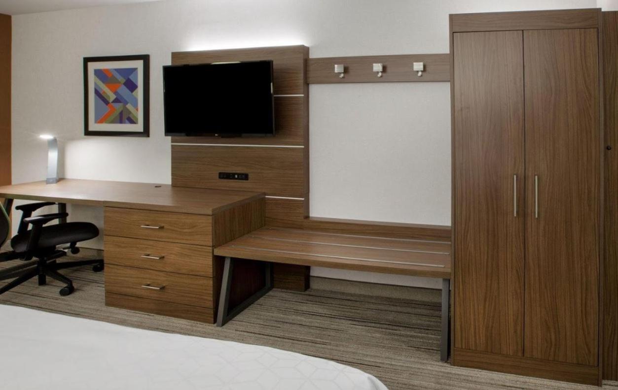 Holiday Inn Express Hotel & Suites Woodland Hills By Ihg Los Angeles Exterior photo