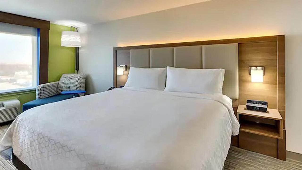 Holiday Inn Express Hotel & Suites Woodland Hills By Ihg Los Angeles Exterior photo