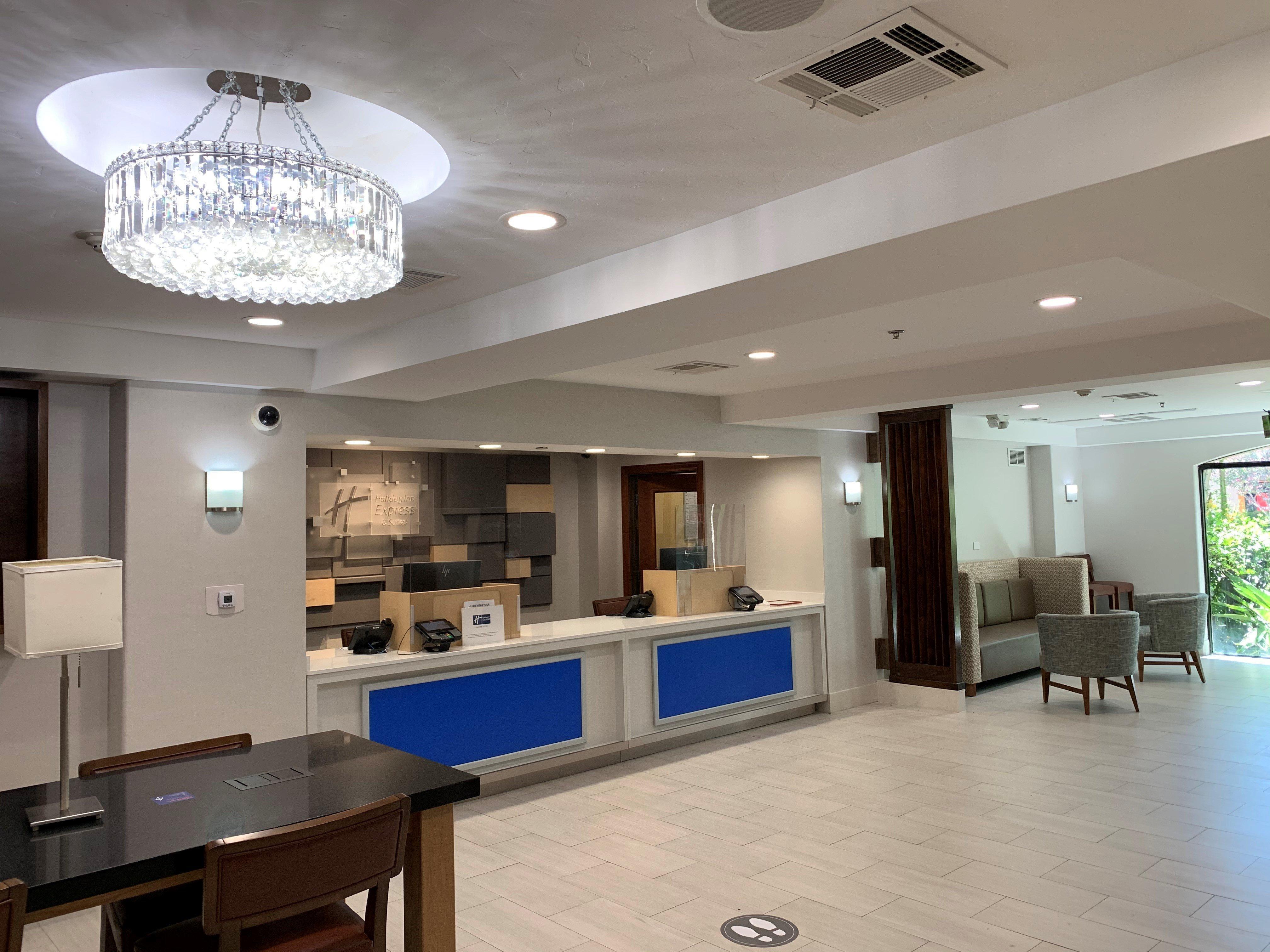 Holiday Inn Express Hotel & Suites Woodland Hills By Ihg Los Angeles Exterior photo