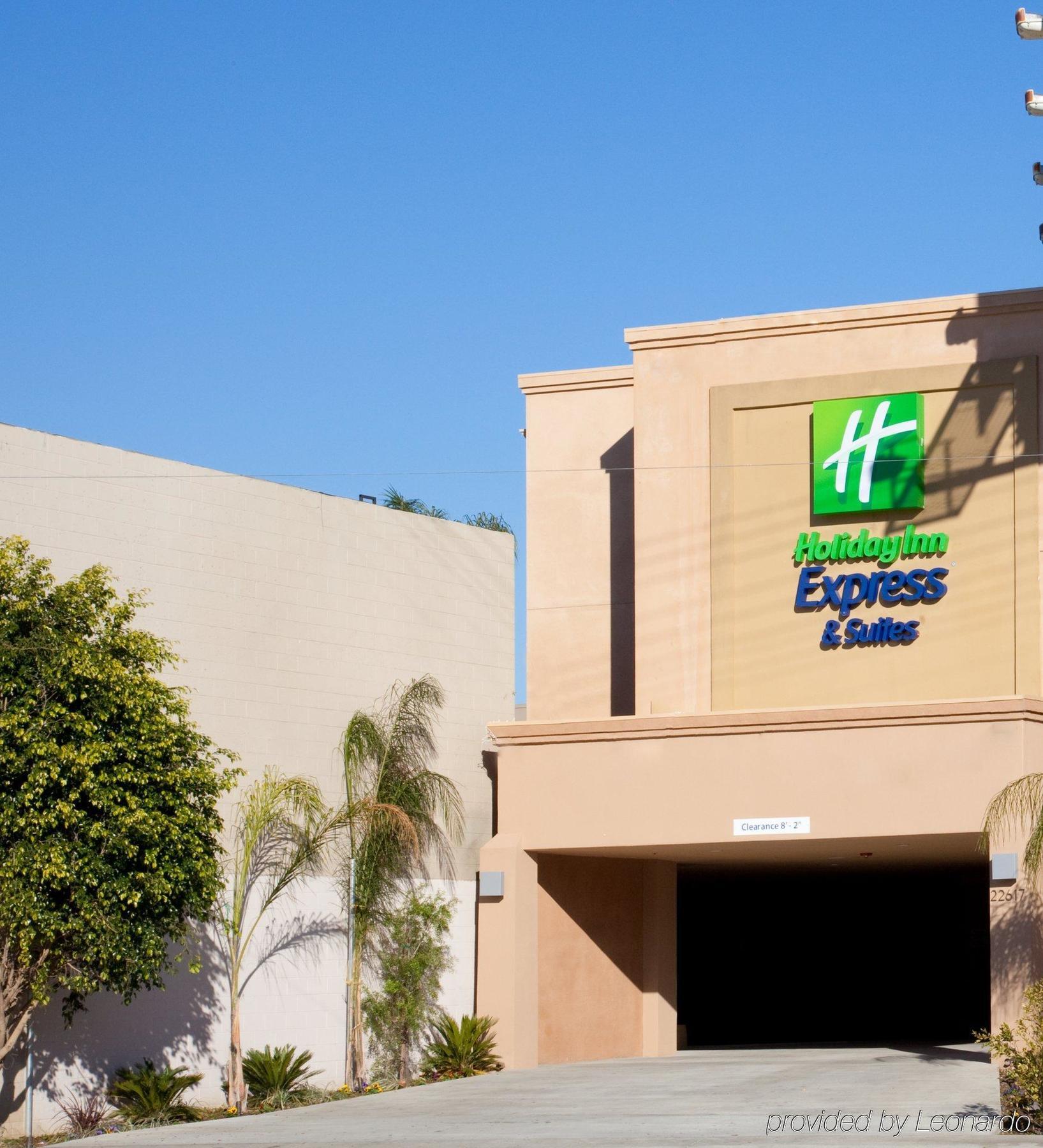Holiday Inn Express Hotel & Suites Woodland Hills By Ihg Los Angeles Exterior photo