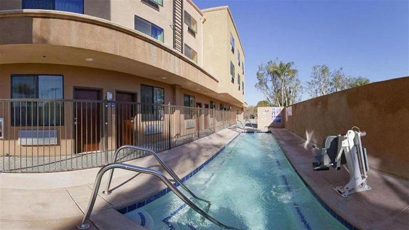 Holiday Inn Express Hotel & Suites Woodland Hills By Ihg Los Angeles Exterior photo
