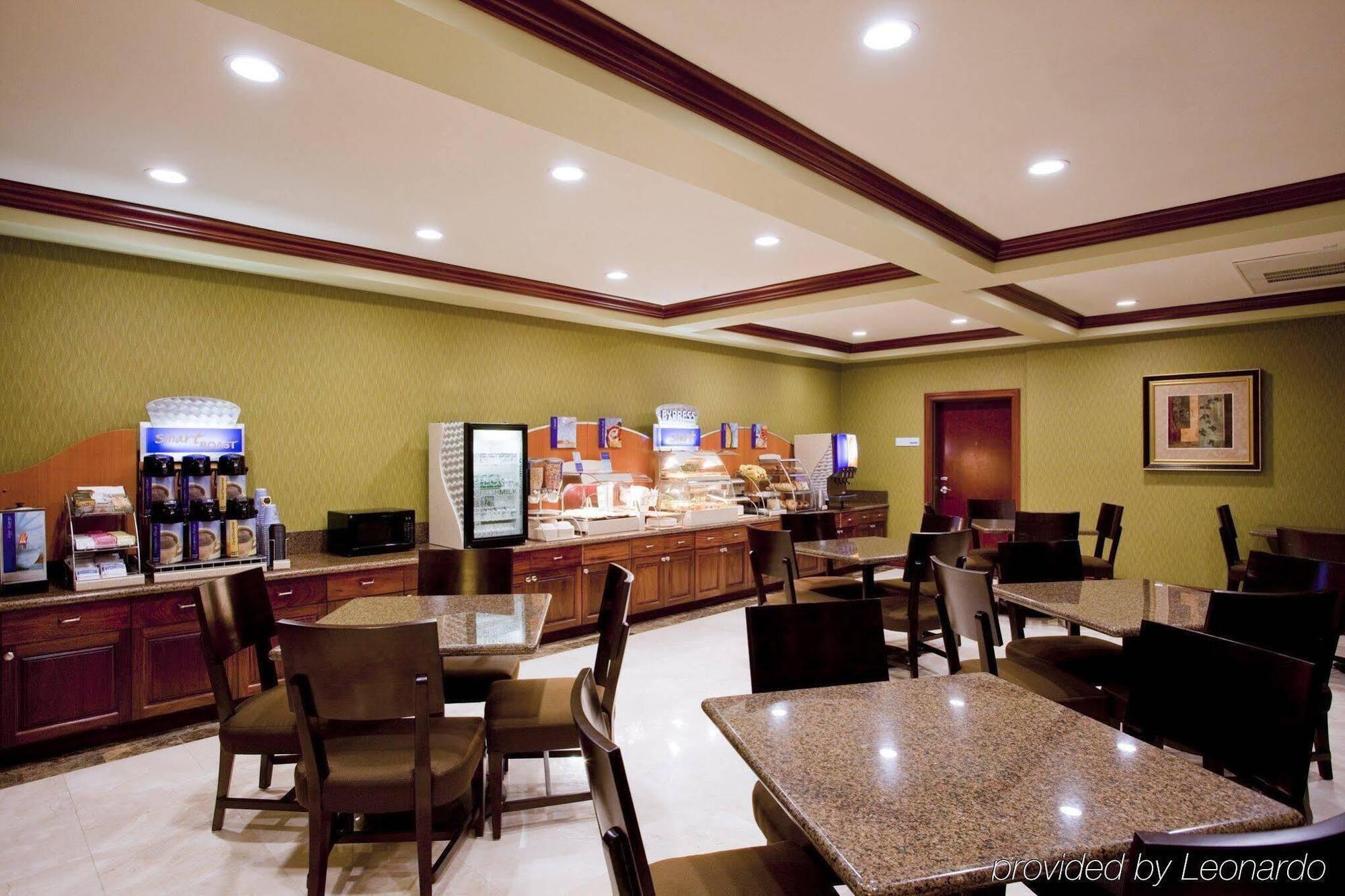 Holiday Inn Express Hotel & Suites Woodland Hills By Ihg Los Angeles Exterior photo
