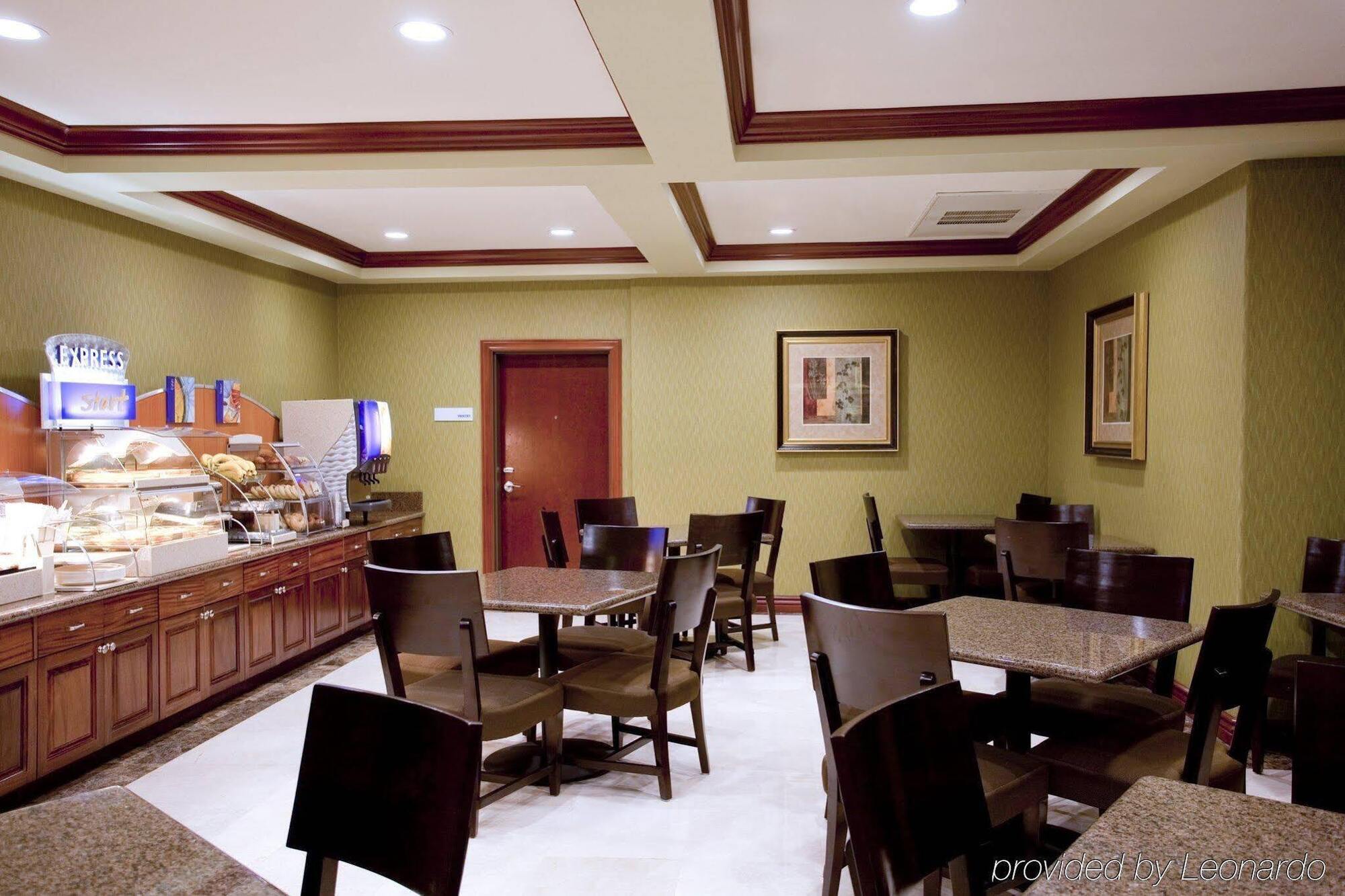 Holiday Inn Express Hotel & Suites Woodland Hills By Ihg Los Angeles Exterior photo